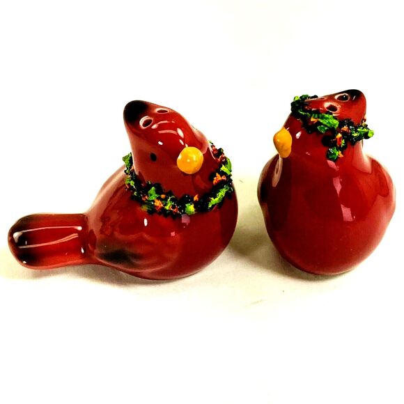 Cardinals NEW Salt and Pepper Shakers Christmas Wreath Ceramic 3 inch Birds - Picture 16 of 16